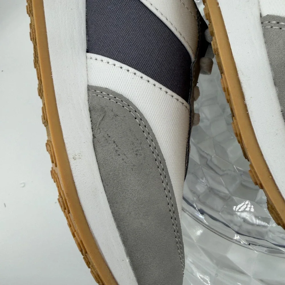 Cat & Jack Brock Kids Size 4 Gray White Athletic Sneakers Shoes New 093 04 0332